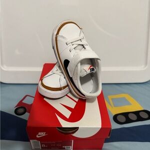 Nike White and Brown Sneakers Classic Low-Top Design